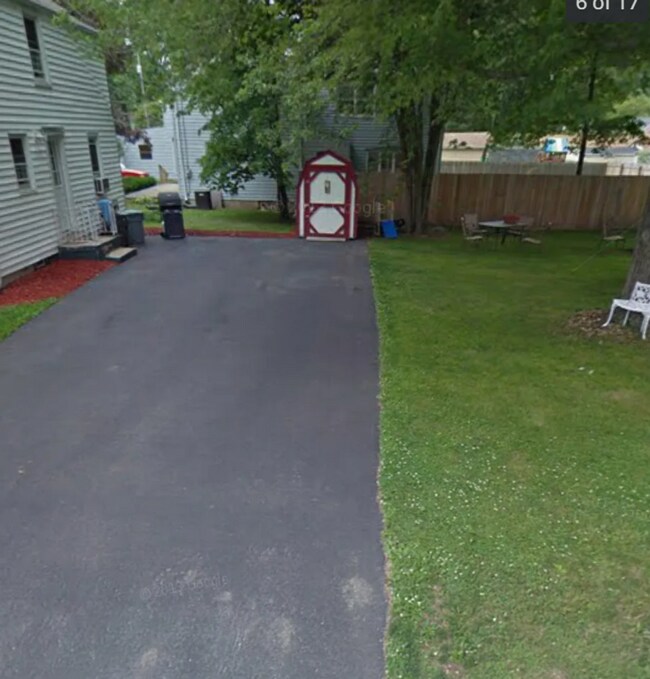 Building Photo - Cozy 3-Bedroom Home with Full Basement & Classic Charm