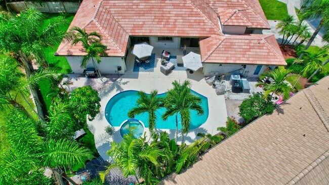 Building Photo - 172 Orange Dr