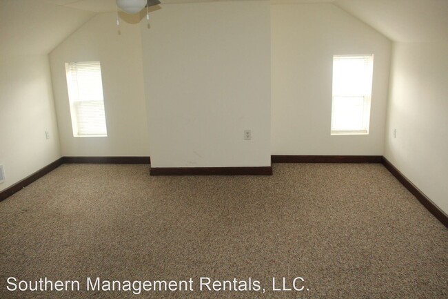 Building Photo - 2 br, 1 bath House - 4 E. Main St. Apt. B