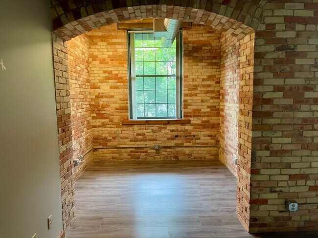 Foto del edificio - 940 Monroe Ave NW