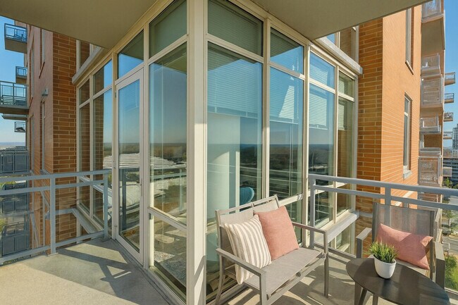 Foto del edificio - 1556 Spring Hill Rd