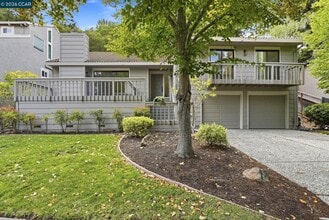 Building Photo - 900 Augusta Dr