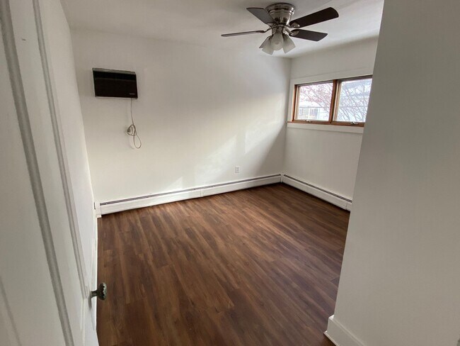 Foto del edificio - 3 Bedroom house available now!