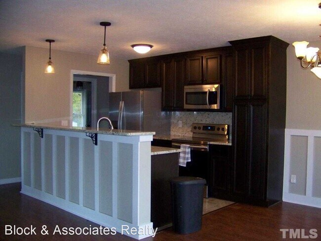 Building Photo - 3 br, 2 bath House - 7304 Avila Dr
