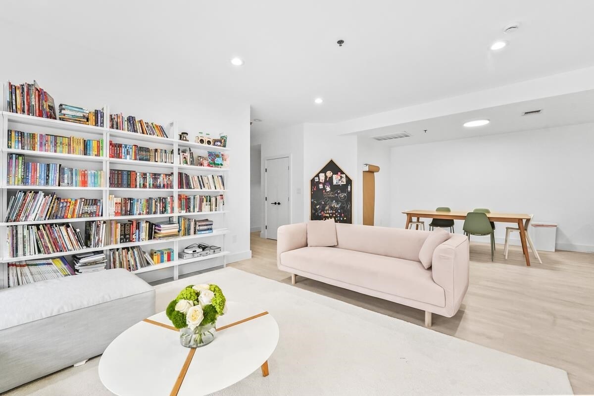 Foto principal - 1107 Grand St