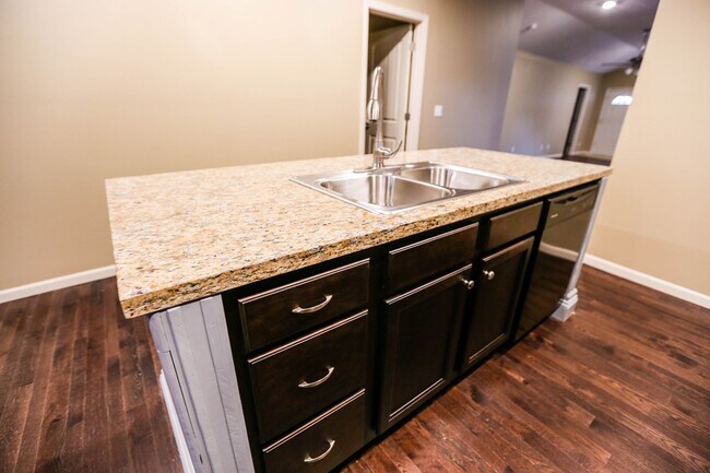 Building Photo - *--Walking Distance to MSU 4 bed 2.5 bath home and office with huge yard in the Phelps Grove Neig...