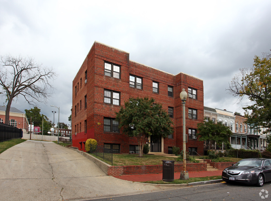 Primary Photo - 1266 Morse St NE