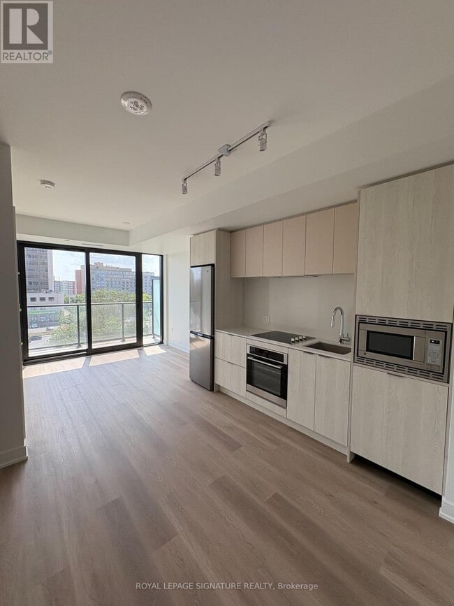 Building Photo - 3009-3009 Novar Rd