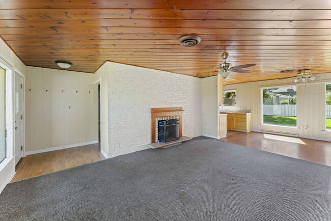 Building Photo - 4501 E Kuhn Rd