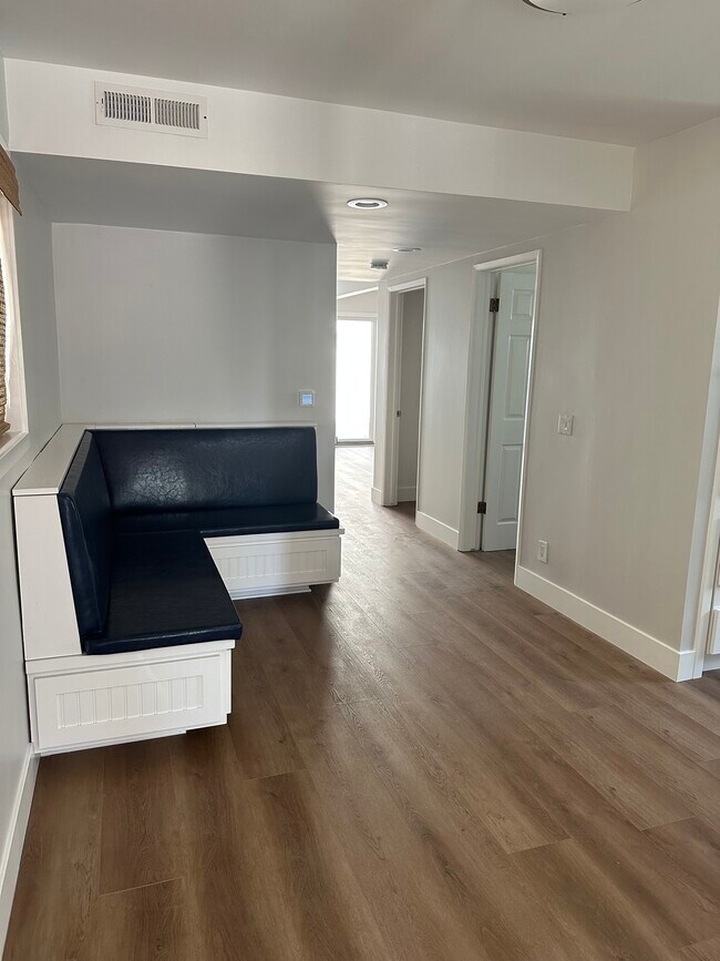 Kitchen Nook - 731 Longfellow Ave