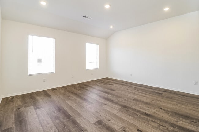 Foto del edificio - 47 10 Point Ln