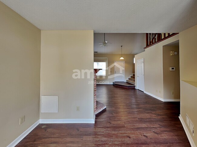 Foto del edificio - 9984 Waterside Dr