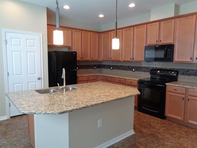 Foto del edificio - 11640 Palmetto Pine St