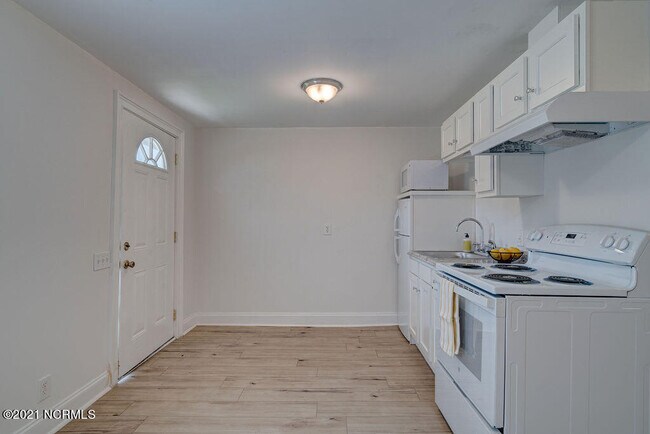 Building Photo - 1541 Dorsey Ln