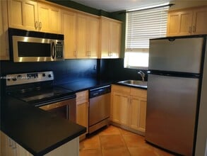Building Photo - 1801 S Treasure Dr