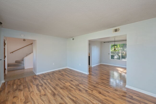 Building Photo - 322 Kathleen Pl NW