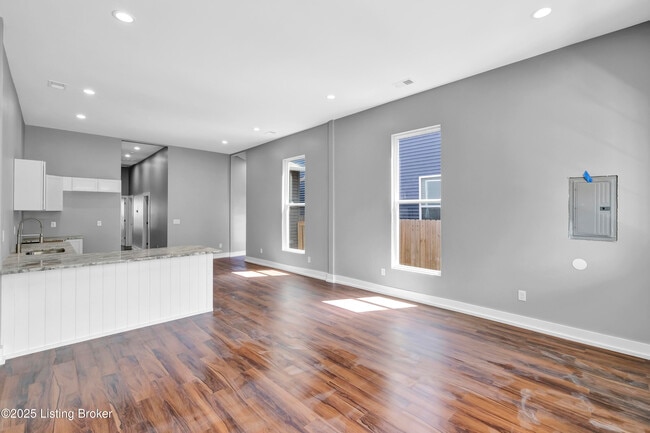 Building Photo - 511 E Kentucky St