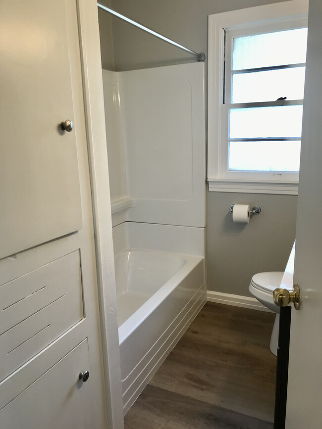 New bathtub, lots of storage. - 601 Eason Pl