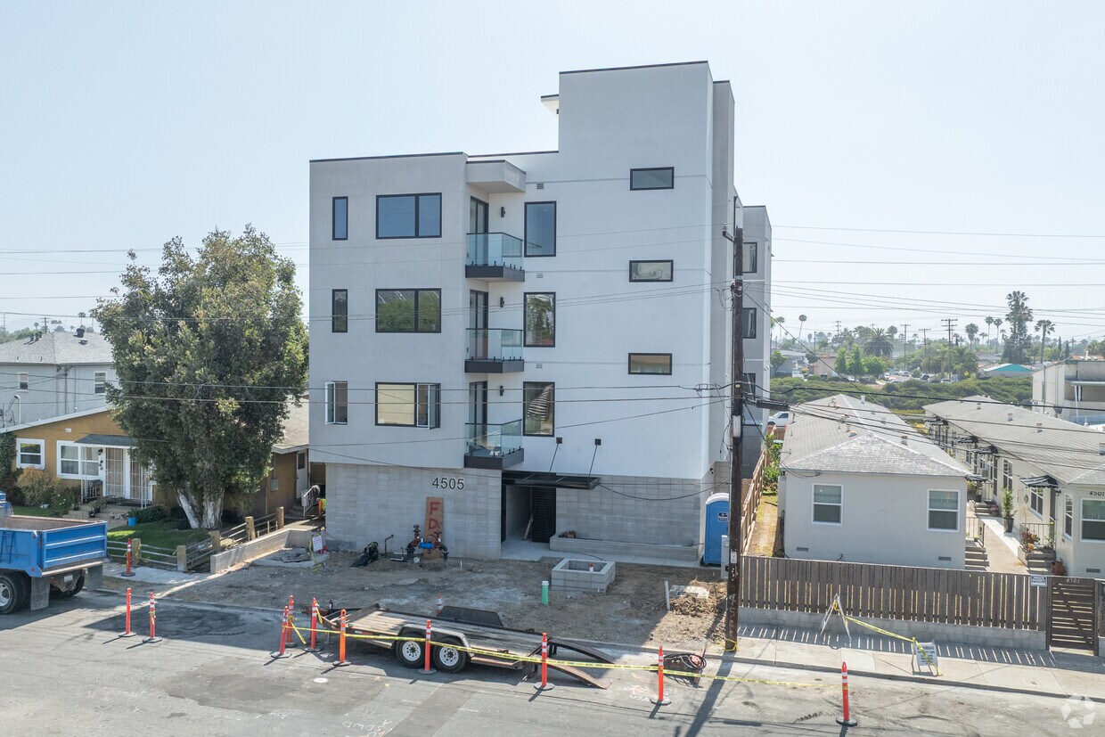 Foto principal - 4505 Illinois St