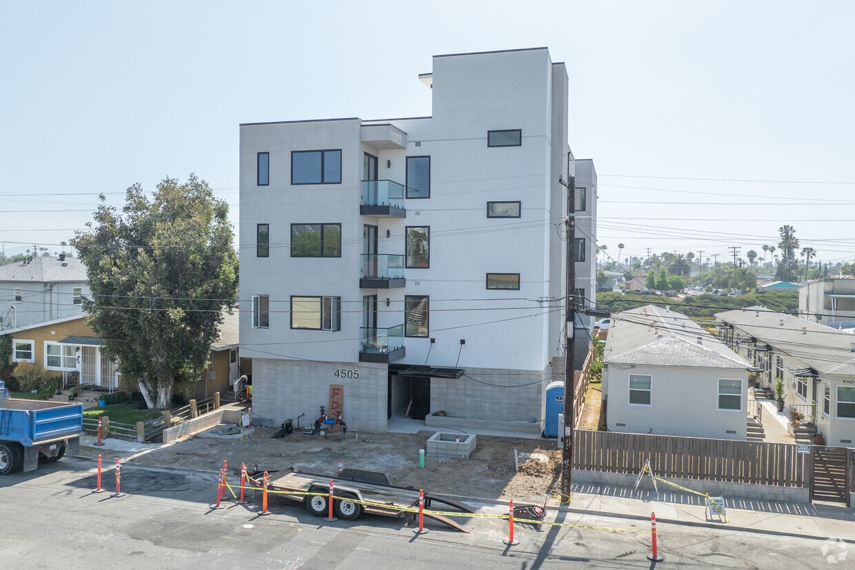 Primary Photo - 4505 Illinois St
