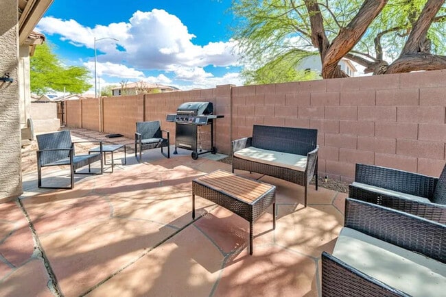 Building Photo - 1549 E Judi Dr