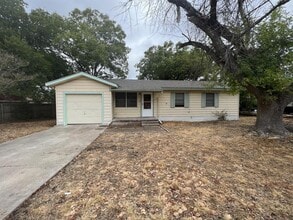 Building Photo - 806 Sandy Ct