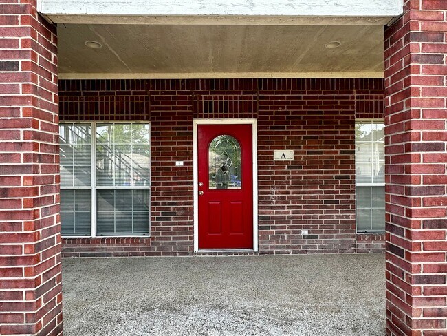 Foto del edificio - 4/4 Duplex in the Baylor Bubble!