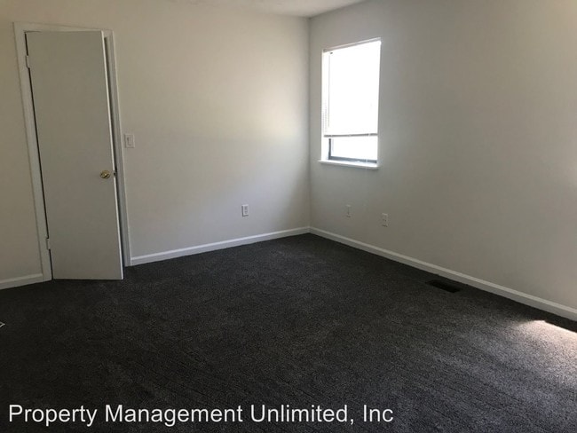 Building Photo - 7998 E Field Dr