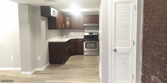 Foto del edificio - 293 Hawthorne Ave