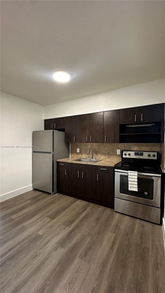 Foto del edificio - 4011 NE 8th Ave