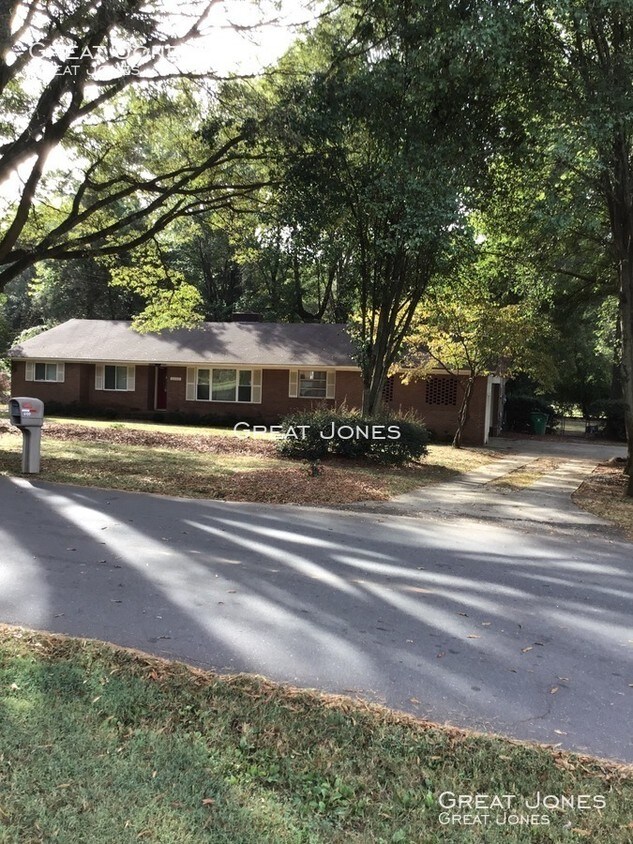 Primary Photo - 6100 Burmith Ave