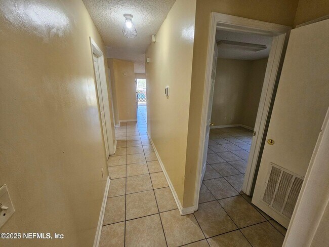 Foto del edificio - 7632 Hare Ave