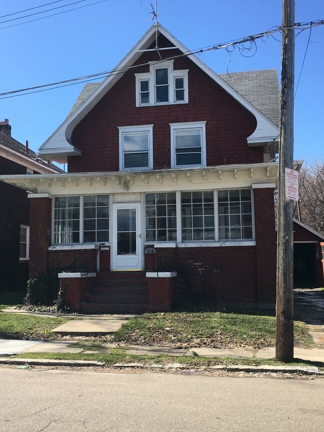 Building Photo - 3 br, 1 bath House - 218 Lighthouse St