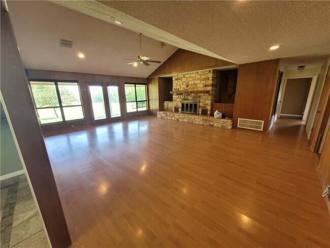 Building Photo - 2016 Rowe Loop