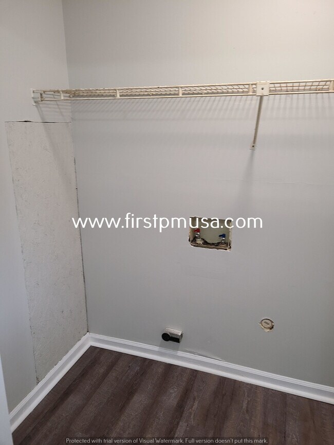 Building Photo - 4965 Brighton Ln