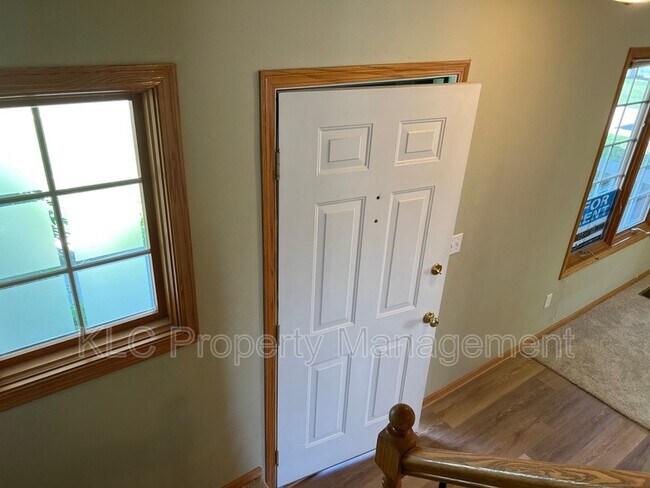 Building Photo - 15104 Hawthorn Dr