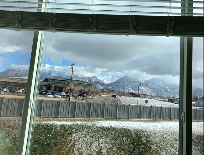 Building Photo - Pet friendly rental in Orem