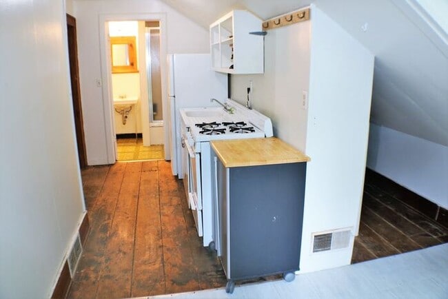 Photo - $1,300 | 1 Bedroom + Bonus Room, 1 Bathroo... House