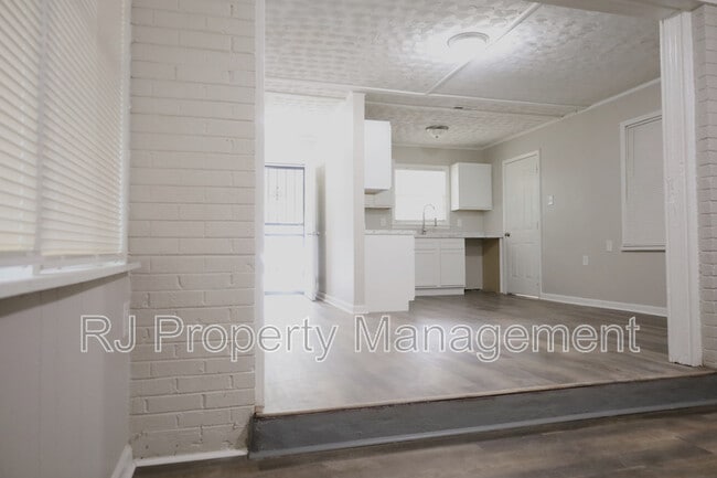 Building Photo - 1731 Sea Isle Rd