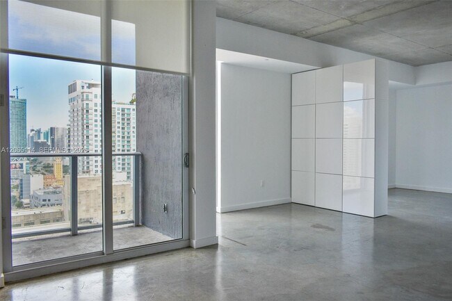 Foto del edificio - 151 SE 1st St
