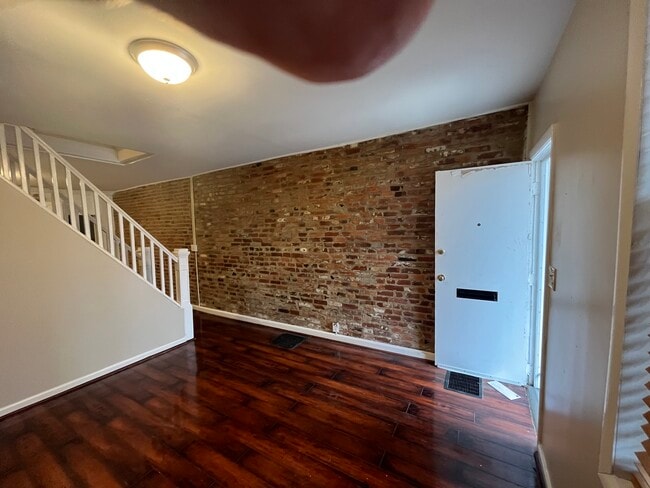 Building Photo - 1810 W 7th St
