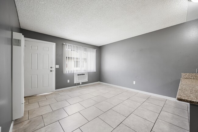 Building Photo - White Street Apartments