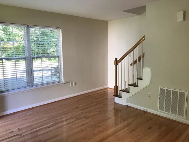 Foto del edificio - 5512 Woodland Ln