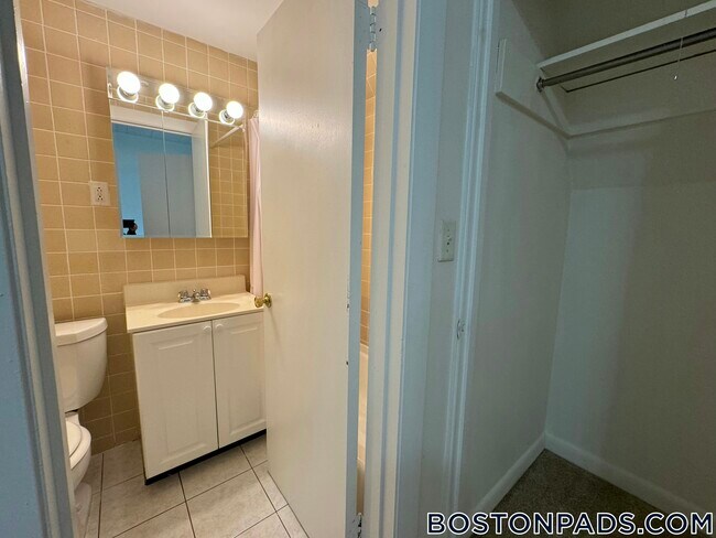 Foto del edificio - 1223 Beacon St