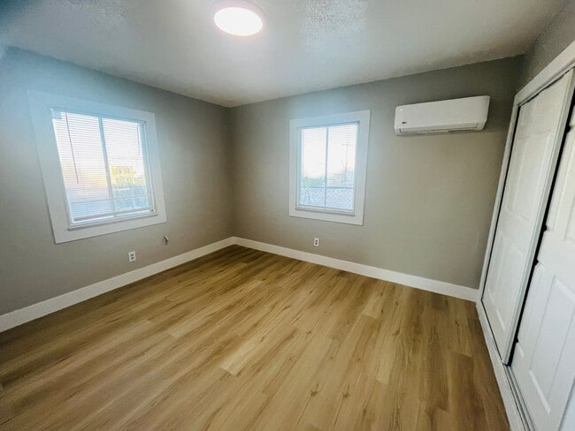 Building Photo - 500