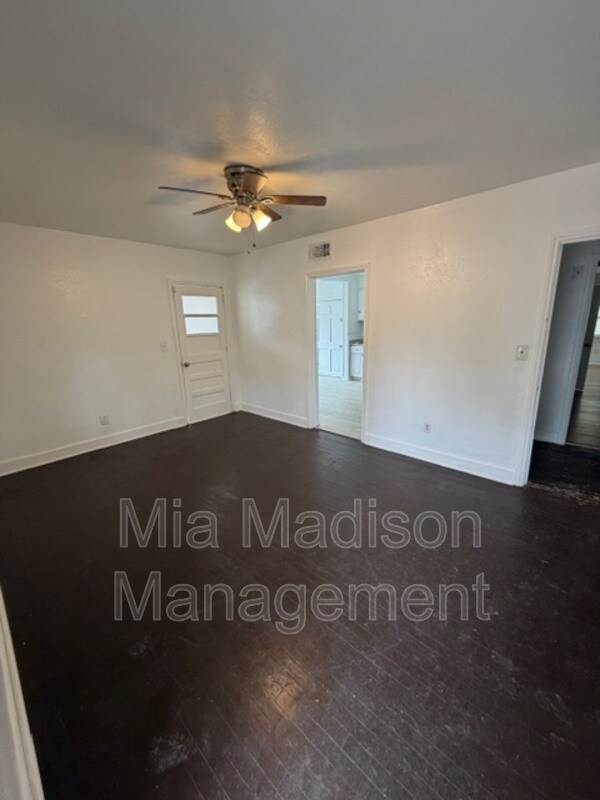 Foto del edificio - 2319 E 42nd St