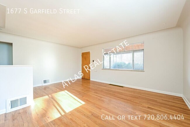 Building Photo - 2 WEEKS FREE RENT! 4 bed/2 bath near Cherr...