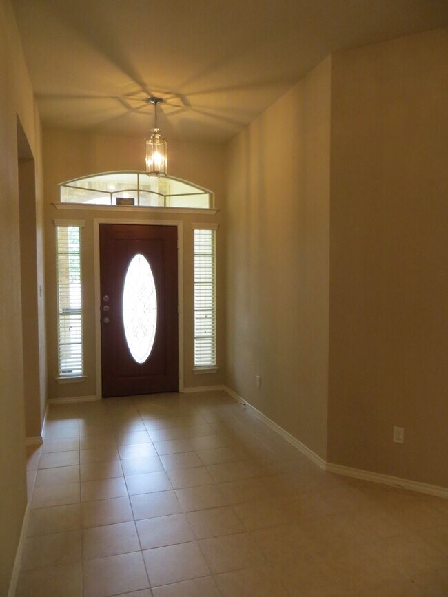 Building Photo - A beautiful home in a beautiful neighborhood!