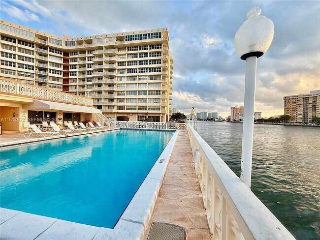 Foto del edificio - 1825 S Ocean Dr