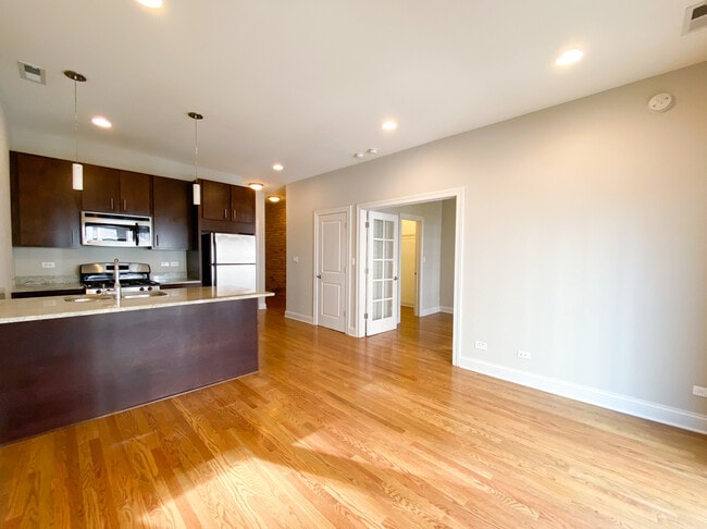 Building Photo - 421 W Belmont Ave